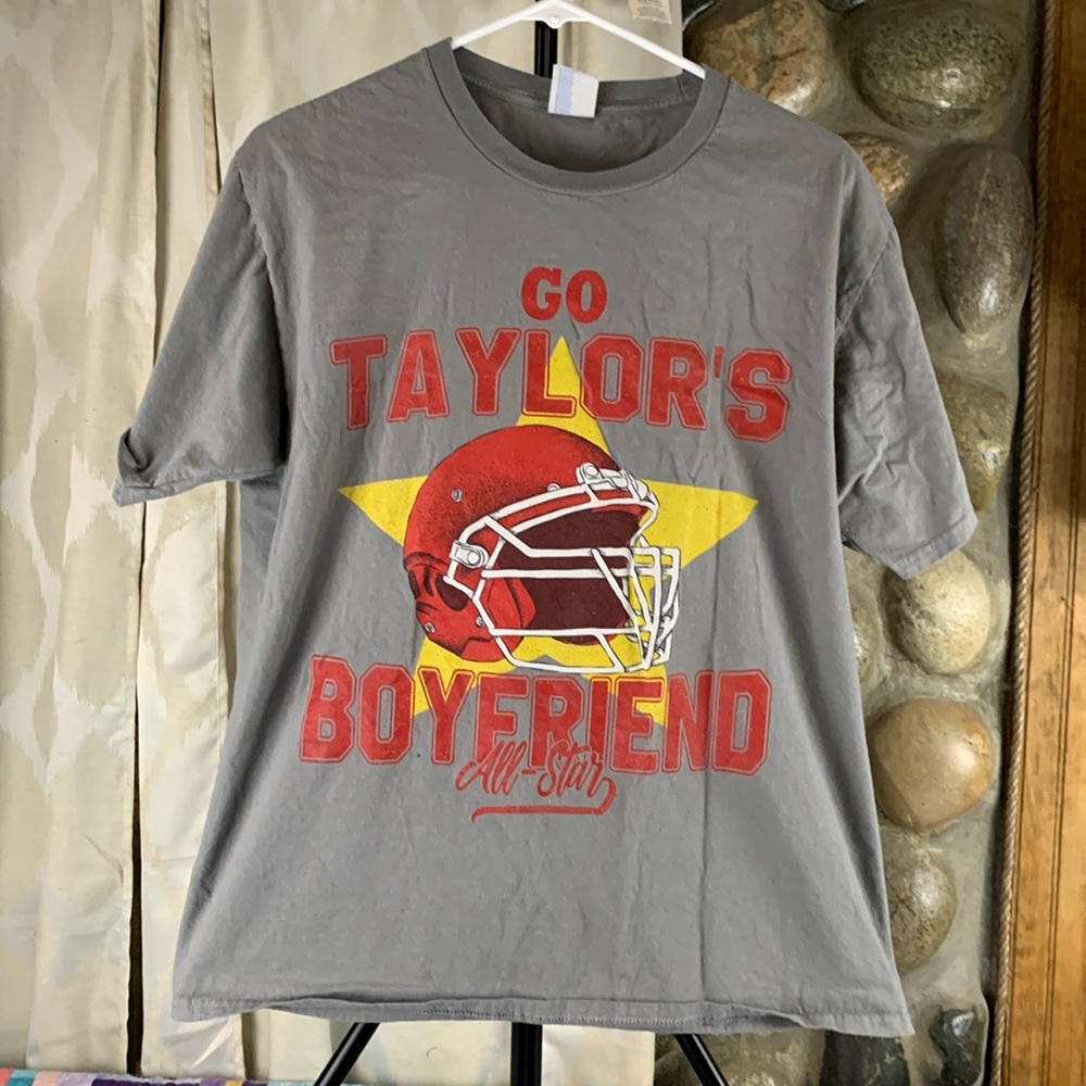 Port & Company Adult Large “Go Taylor’s Boyfriend” Tee